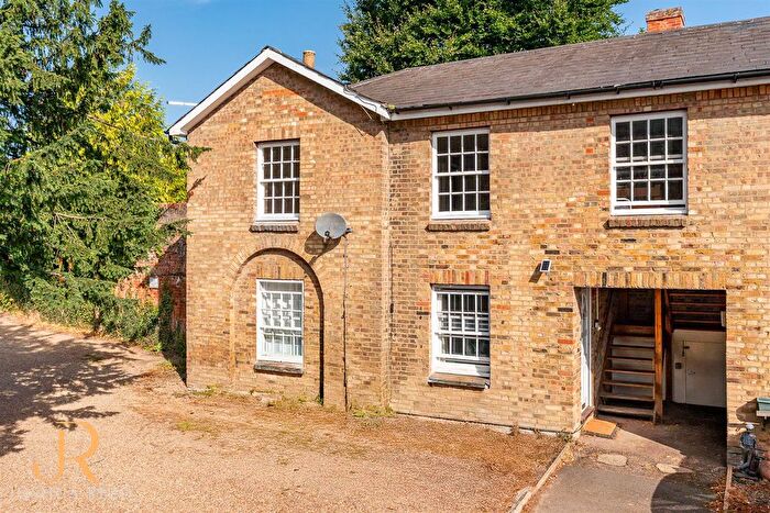 1 Bedroom Flat For Sale In High Street, Buntingford, SG9