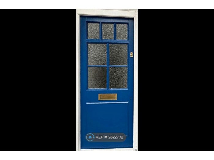 2 Bedroom Flat To Rent In Boundaries Road, London, SW12