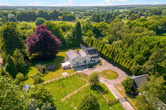 6 Bedroom House For Sale In Peppetts Farm, Bellingdon, HP5