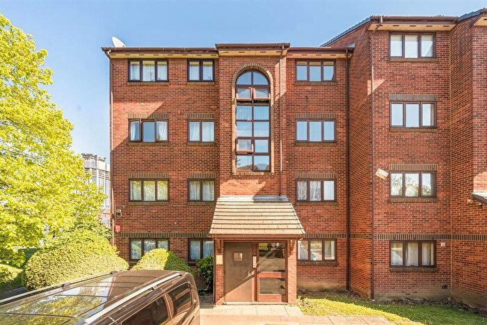 1 Bedroom Flat For Sale In Cotton Avenue, Acton, W3