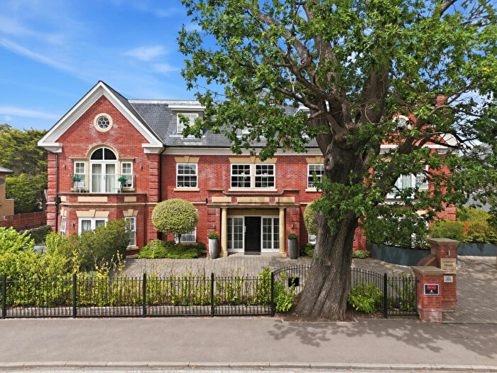 2 Bedroom Flat For Sale In Criterion House, Camlet Way, Hadley Wood, EN4
