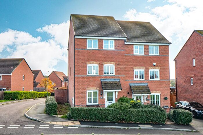 3 Bedroom Semi Detached House For Sale In Copse Wood Way, Bromsgrove, Worcestershire, B61
