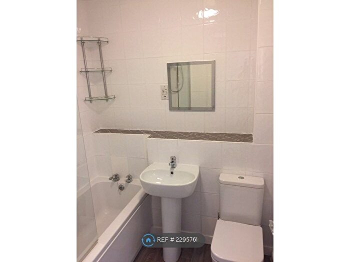 1 Bedroom Flat To Rent In Winston Close, Greenhithe, DA9