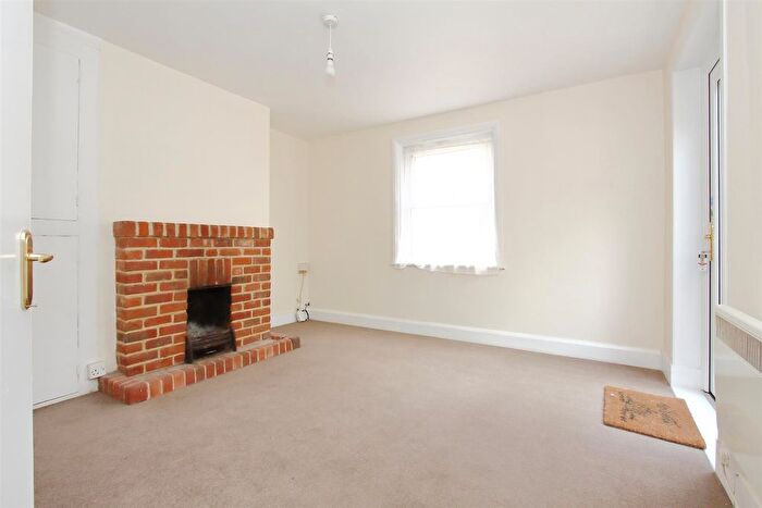 2 Bedroom Detached House For Sale In High Street, Stockbridge, SO20