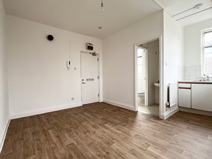 Studio To Rent In Latymer Road, Edmonton, N9