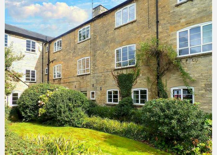 2 Bedroom Apartment To Rent In 51 Woodgreen, Witney, Oxfordshire, OX28