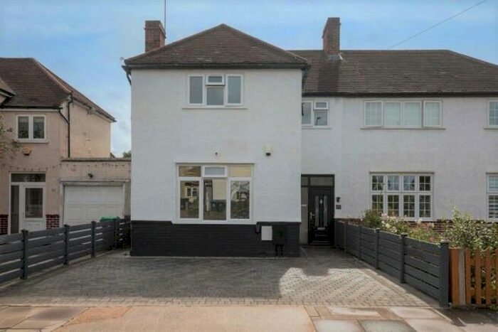 3 Bedroom Property To Rent In Amberwood Rise, New Malden, KT3