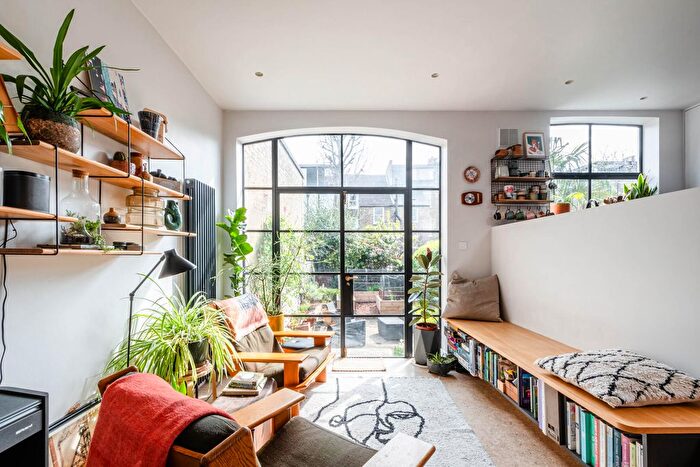 3 Bedroom Flat For Sale In Blurton Road, E5