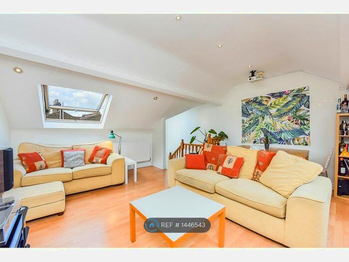 3 Bedroom Flat To Rent In Raeburn Street, London, SW2