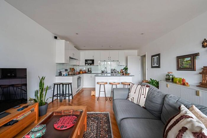 2 Bedroom Flat For Sale In Island House, London, E3