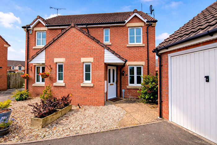 2 Bedroom Semi Detached House For Sale In Cavendish Close, Cawston, Rugby, CV22