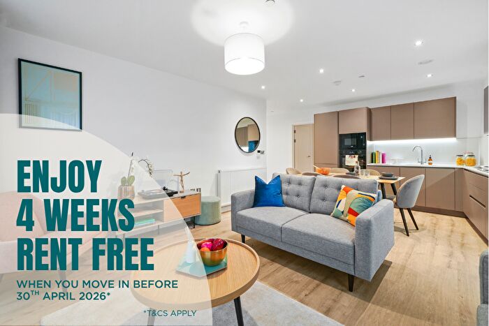 3 Bedroom Apartment To Rent In Block G Townhouses, M5