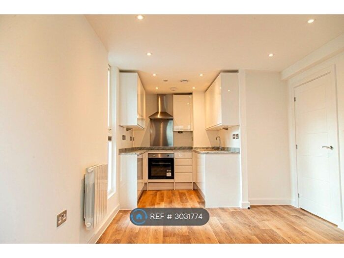 1 Bedroom Flat To Rent In Winnall Manor Road, Winchester, SO23