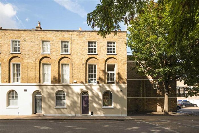 3 Bedroom Terraced House For Sale In Arbour Square, Shoreditch, E1