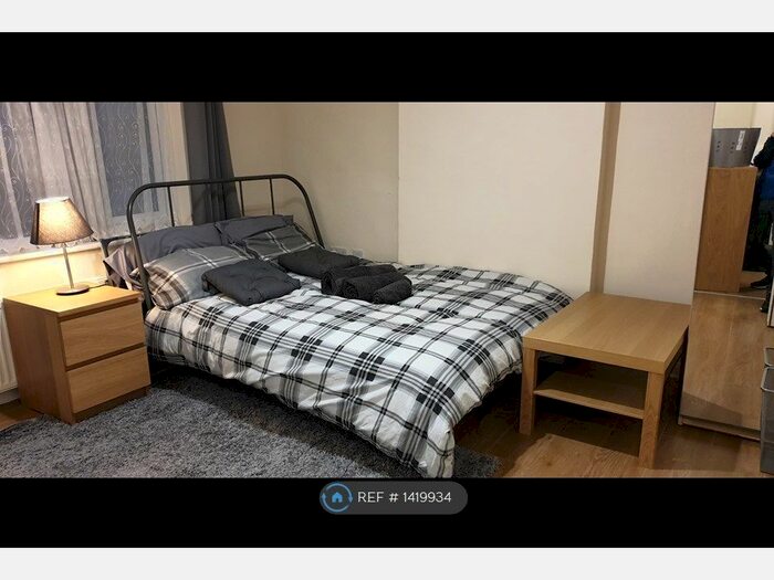 Studio To Rent In Coles Green Road, London, NW2