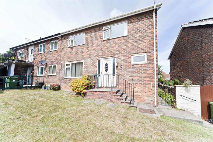4 Bedroom Semi-Detached House For Sale In Buckingham Road, Peterlee, SR8
