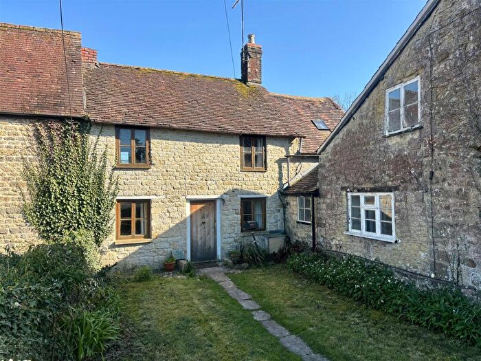 4 Bedroom End Of Terrace House For Sale In Bourton, Gillingham, SP8