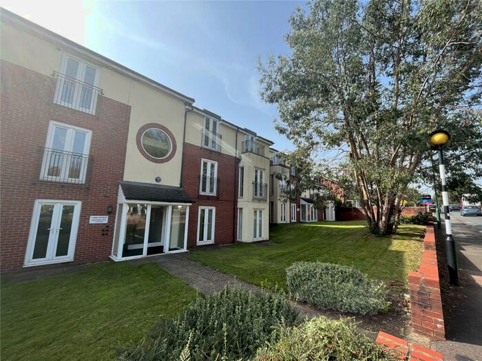 2 Bedroom Flat To Rent In High Street, Shirley, Solihull, West Midlands, B90