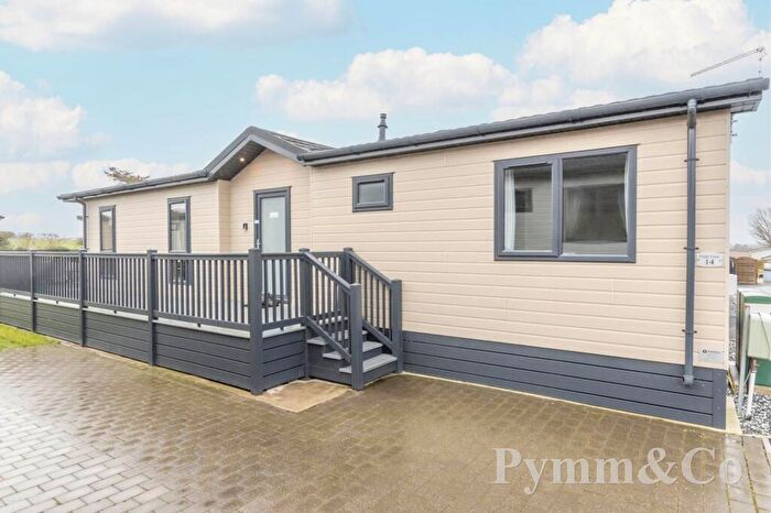 3 Bedroom Mobile Home For Sale In Paston Road, Mundesley, NR11