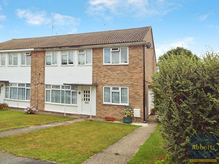 2 Bedroom Flat To Rent In Dukes Farm Road, Billericay, CM12