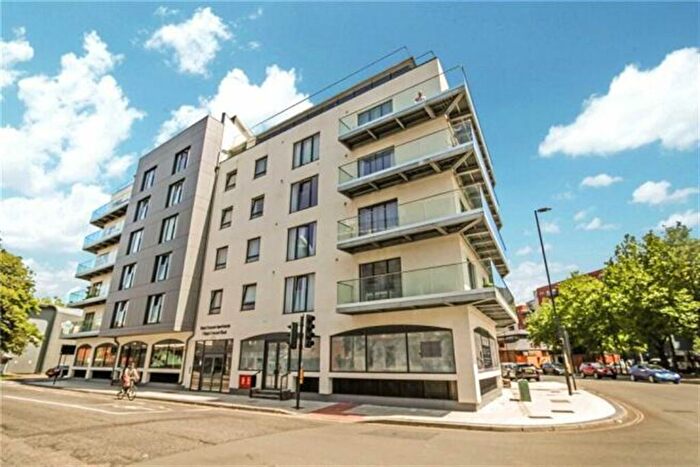 2 Bedroom Flat To Rent In Royal Crescent Apartments, Southampton, SO14