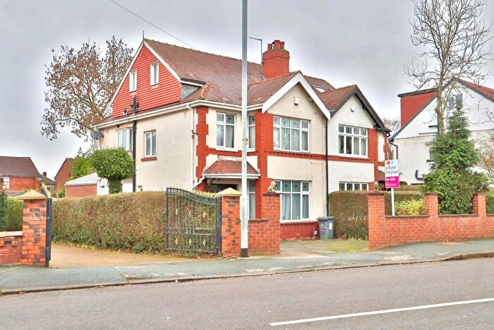 4 Bedroom Semi Detached House For Sale In Spen Lane, Leeds, LS16