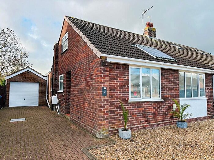 3 Bedroom Semi-Detached Bungalow For Sale In Westfield Avenue, Deanshanger, MK19