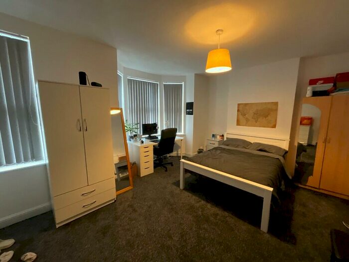 6 Bedroom Semi-Detached House To Rent In Kimbolton Avenue, Nottingham, Nottinghamshire, NG7