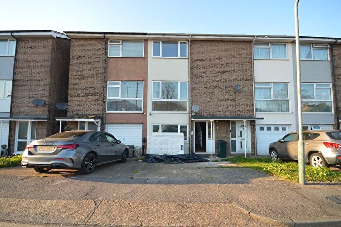 6 Bedroom Terraced House To Rent In Prince Avenue, Westcliff-On-Sea, SS0