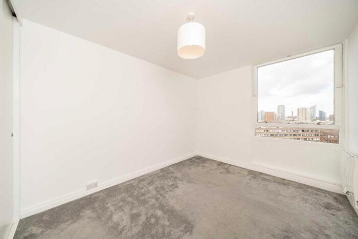 2 Bedroom Flat To Rent In Bramlands Close, Battersea, SW11