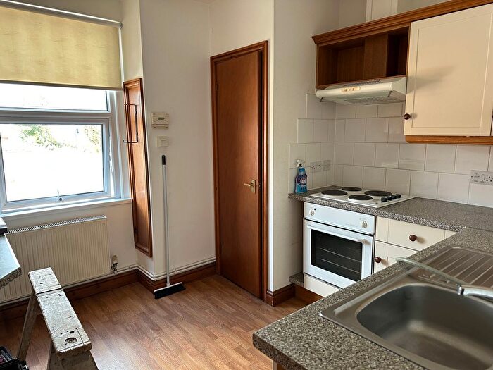 2 Bedroom Flat To Rent In Cheddon Road, Taunton, Somerset, TA2