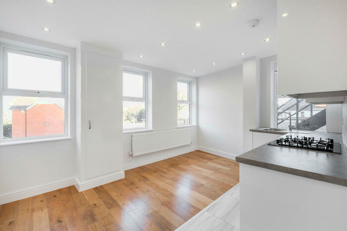 1 Bedroom Apartment To Rent In Lumley Road, RH6