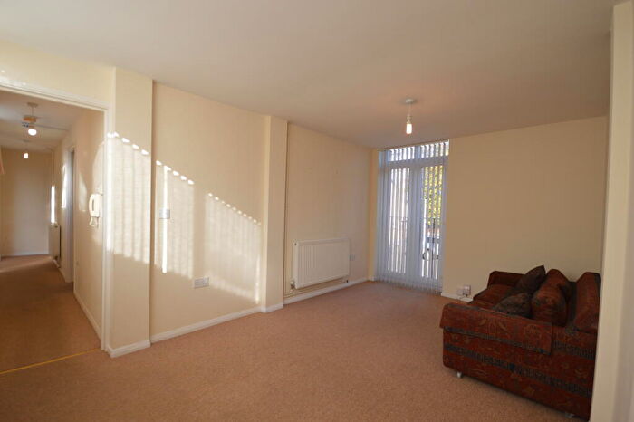 2 Bedroom Apartment To Rent In Kings Road, Newham, CB3