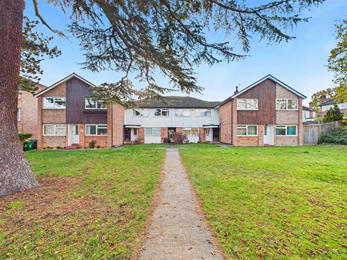 2 Bedroom Maisonette For Sale In Cranley Court, Beckenham Grove, Bromley, Kent, BR2