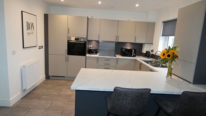 2 Bedroom Flat For Sale In Ferniesyde Court, Falkirk, FK2