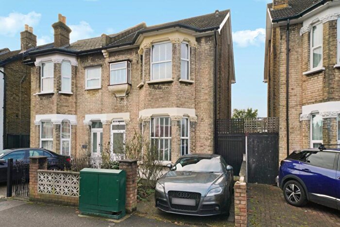 3 Bedroom Terraced House For Sale In Carew Road, Thornton Heath, CR7