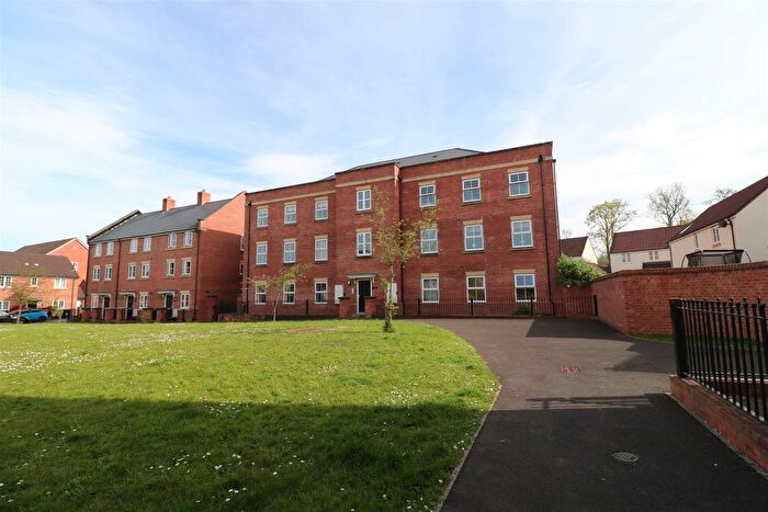 1 Bedroom Flat For Sale In Barons Crescent, Trowbridge, BA14