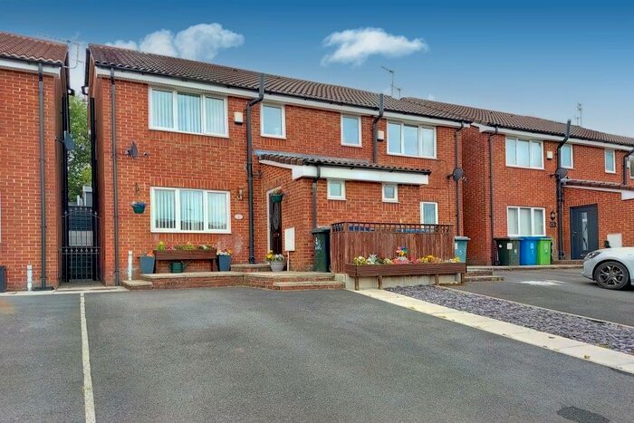 3 Bedroom Semi-Detached House To Rent In Newbank Close, Middleton, Manchester, M24