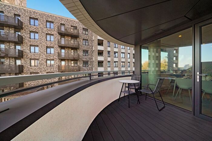 3 Bedroom Flat To Rent In Park Lane, Wembley, HA9
