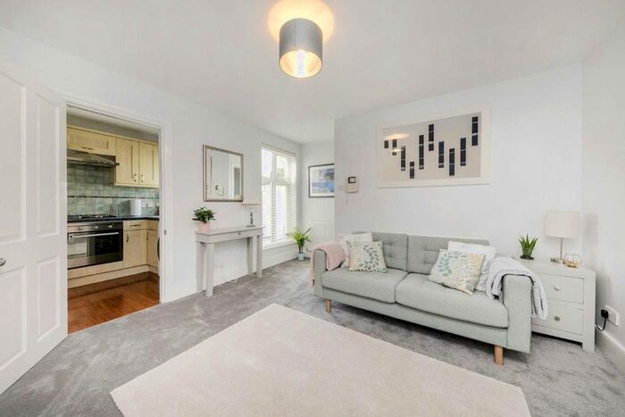 2 Bedroom Flat To Rent In Garratt Lane, London, SW17