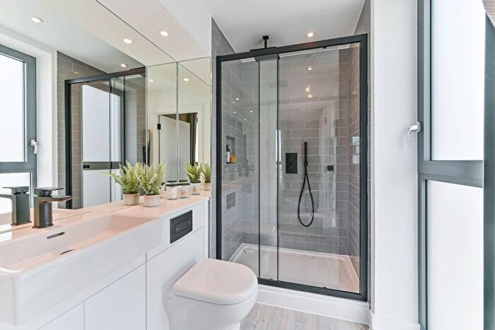 2 Bedroom Flat For Sale In London Square Croydon, Croydon, CR0