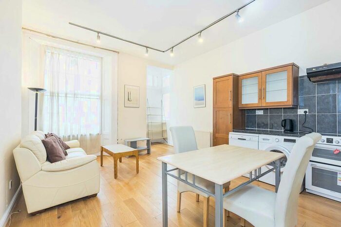 2 Bedroom Flat To Rent In St Georges Drive, Pimlico, SW1V