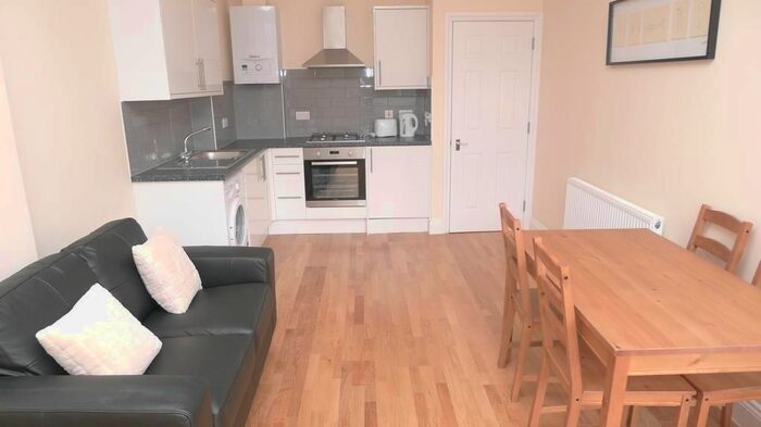 Studio To Rent In Woodstock Grove, London, W12