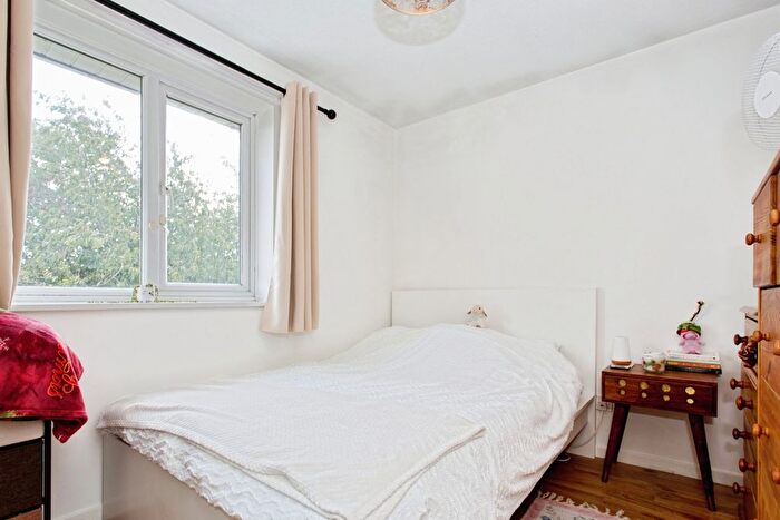 2 Bedroom Flat For Sale In Corrie Road, Cambridge, Cambridgeshire, CB1