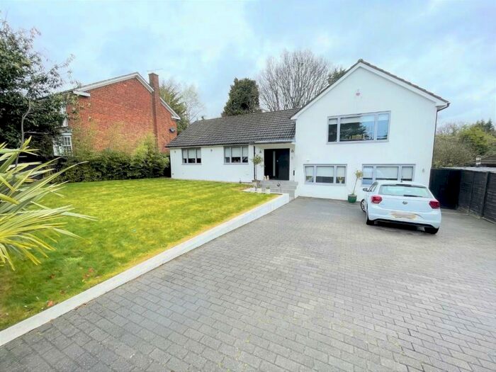 4 Bedroom Detached House To Rent In Quinta Drive, Arkley, EN5