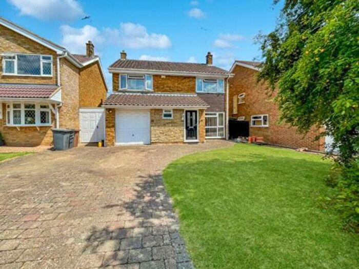 4 Bedroom Detached House For Sale In Foxbury Close, Luton, LU2