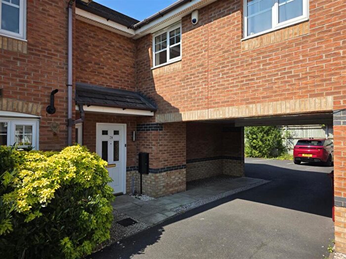 3 Bedroom End Of Terrace House To Rent In Madison Park, Westhoughton, Bolton, BL5