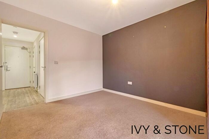 1 Bedroom Apartment For Sale In Kingfisher Heights, Bramwell Way, London, Greater London, E16
