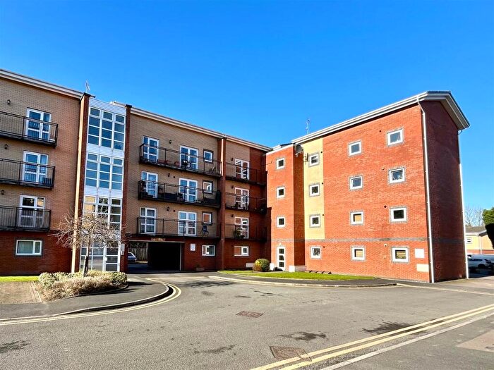 2 Bedroom Apartment To Rent In Wharf Road, Sale, M33