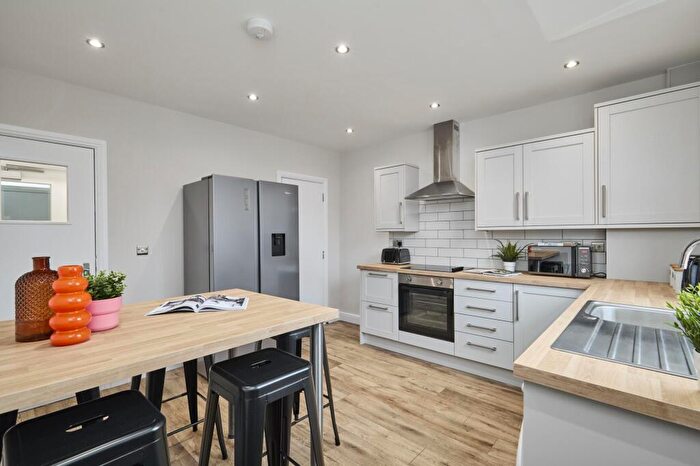 5 Bedroom House To Rent In Burley Lodge Road, Leeds, LS6